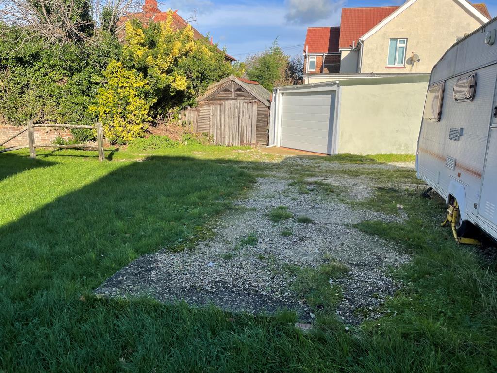 Lot: 21 - FREEHOLD GROUND RENTS WITH GARAGE AND PARKING SPACE -
